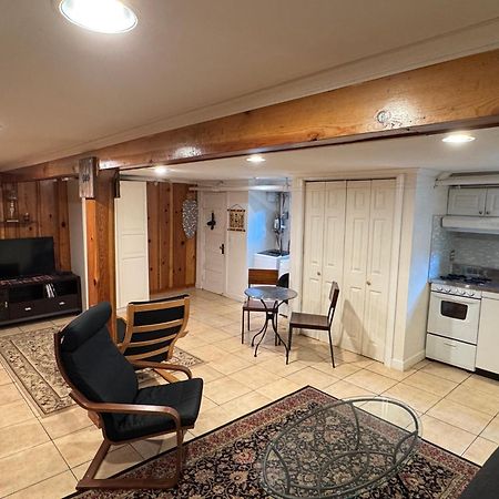 First Floor One Bedroom Apartment With Full Kitchen & Bath Washington Buitenkant foto