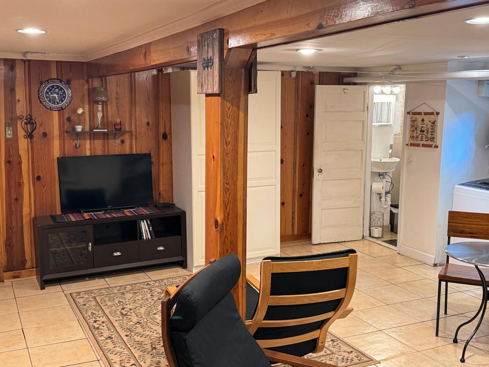 First Floor One Bedroom Apartment With Full Kitchen & Bath Washington Buitenkant foto